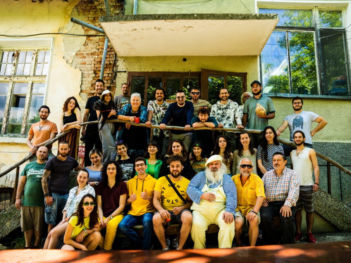 Летопис от базата на Артцентър „Дупини“ или там, където тракторите стават&nbsp;самолети