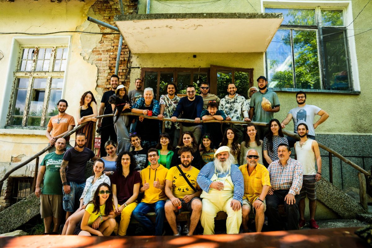 Летопис от базата на Артцентър „Дупини“ или там, където тракторите стават&nbsp;самолети